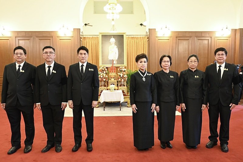 TOA น้อมถวายสักการะเบื้องหน้าพระรูป และลงนามแสดงความอาลัย  ‘สมเด็จพระเจ้าลูกเธอ เจ้าฟ้าพัชรกิติยาภา นเรนทิราเทพยวดี  กรมหลวงราชสาริณีสิริพัชร มหาวัชรราชธิดา’